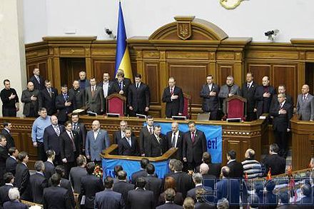 Яценюк закрыл первую сессию ВР и открыл вторую