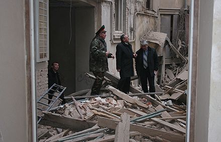Во Львове из-под обломков взорвавшегося дома спасли 7 человек (фоторепортаж)