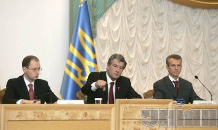 Ющенко просить керівників митниці не ховатися по лікарняних (додані фото)