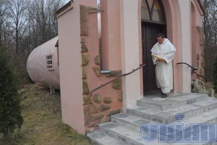 Церковь в цистерне (фоторепортаж)