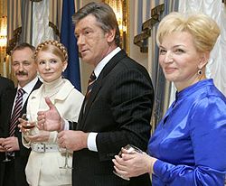 Ющенко поднял бокалы с Тимошенко и Богатырёвой (фото)