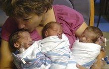 16-летняя девушка родила вторую тройню (фото)