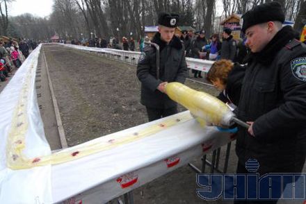 У Вінниці спекли найдовший український млинець (фото)