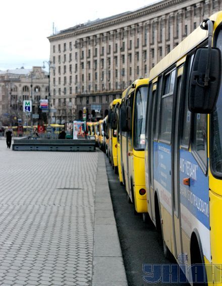 Центр Киева заблокировали маршрутки (фоторепортаж)