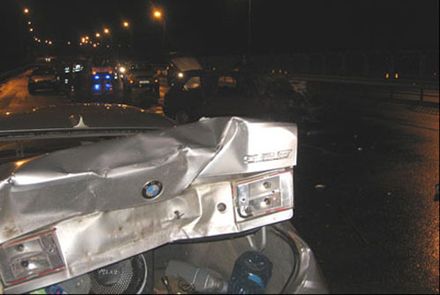 Основний удар припав на автомобіль Юрія Пашкевіча, який їхав з дружиною і трирічною дочкою, вони сиділи на задньому сидінні машини.