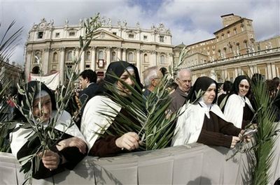 Католики світу сьогодні відзначають Вербну неділю (фото)