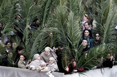 Католики світу сьогодні відзначають Вербну неділю (фото)