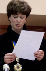 Судья Ирина Григорьева зачитывает решение суда