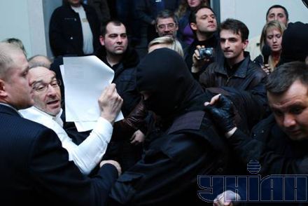 Как Добкин и Кернес с ”Альфой” воевали (фоторепортаж)