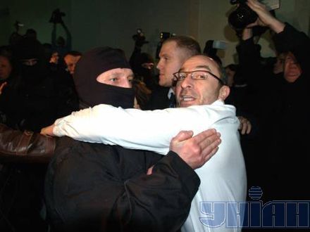 Как Добкин и Кернес с ”Альфой” воевали (фоторепортаж)