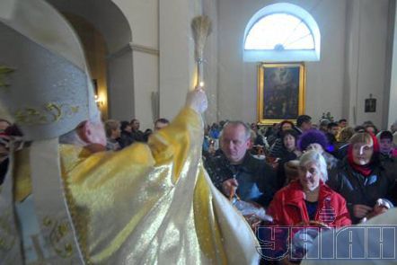 Великоднє богослужіння в Києві (фоторепортаж)