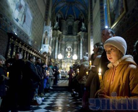 Великоднє богослужіння в Києві (фоторепортаж)