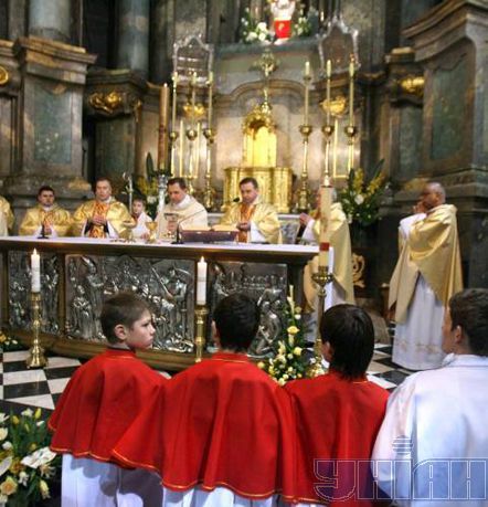 Великоднє богослужіння в Києві (фоторепортаж)