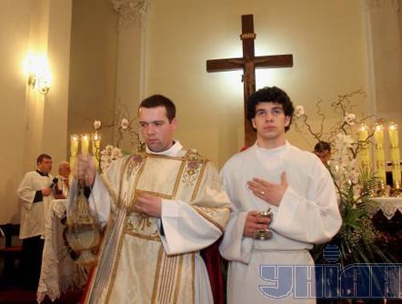 Великоднє богослужіння в Києві (фоторепортаж)