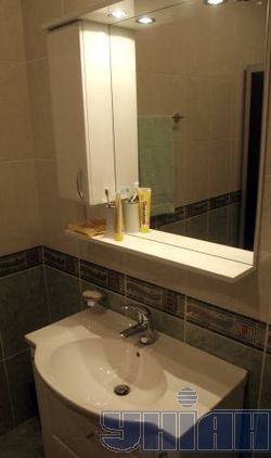 Турчинов показав журналістам, де він спить на роботі (фоторепортаж)