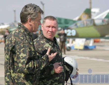 Як Ющенко піднявся в небо (фоторепортаж)