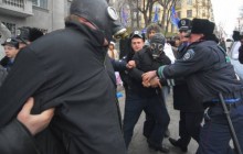 Милиция избила протестующих против застройки на территории Октябрьской больницы (фоторепортаж)