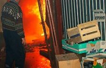 Пожар на киевском рынке: повреждены павильоны на площади 120 кв. м