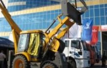 До Радмир-Експохолу підтягнулася і вантажна техніка (фото)