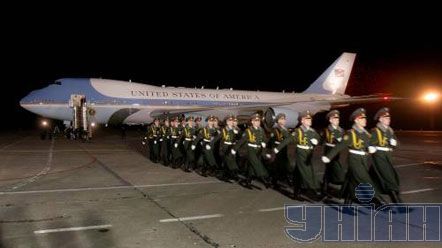 Прибуття Буша до аеропорту Бориспіль (фоторепортаж)