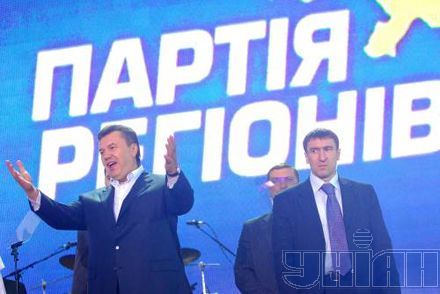 Як Янукович святкував результат Бухарестського саміту (фоторепортаж)