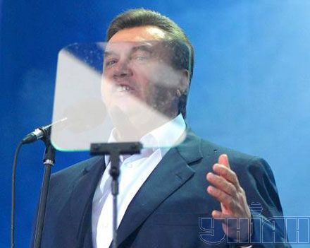 Як Янукович святкував результат Бухарестського саміту (фоторепортаж)