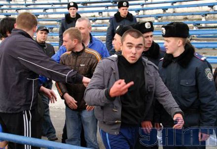 Матч на стадионе «Динамо» закончился грандиозной дракой (фоторепортаж)