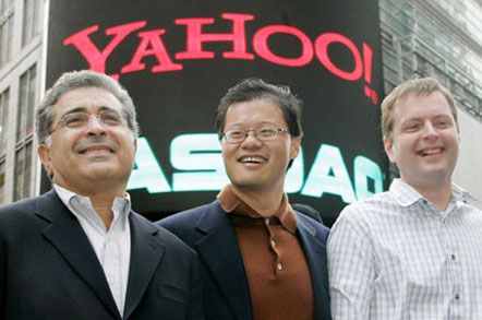 Соучредители Yahoo! Джерри Янг (в центре) и Девид Фило (справа) Соучредители Yahoo! Джерри Янг (в центре) и Девид Фило (справа)