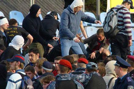 Побоїще на матчі Нафтовик - Динамо: хто винен? (фоторепортаж)