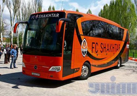 Футболісти «Шахтаря» отримали новий командний автобус (фото)