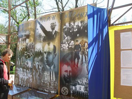 В Луганске показывают экспонаты ”музея жертв оранжевой революции” (фото)