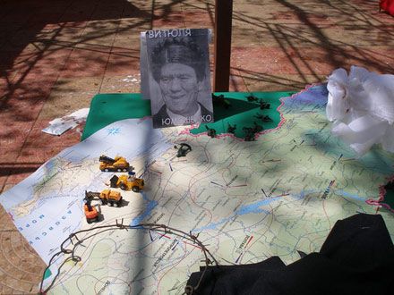 В Луганске показывают экспонаты ”музея жертв оранжевой революции” (фото)