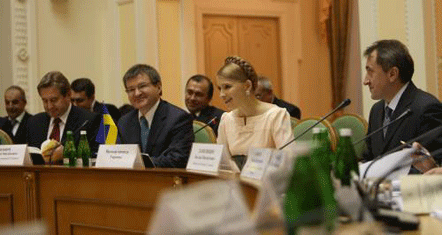 Министр транспорта и связи Украины Иосиф Винский, вице-премьер-министр Григорий Немыря, премьер-министр Юлия Тимошенко и министр экономики Богдан Данилишин