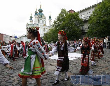 Олег Скрипка показав традиційний український гламур по фен-шую (фоторепортаж)

