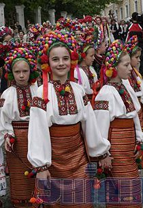 Олег Скрипка показав традиційний український гламур по фен-шую (фоторепортаж)

