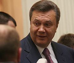 Виктор Янукович после заседания оппозиционного правительства. Киев, 15 мая
