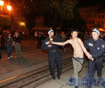 Львовом бігали голі люди (фоторепортаж)