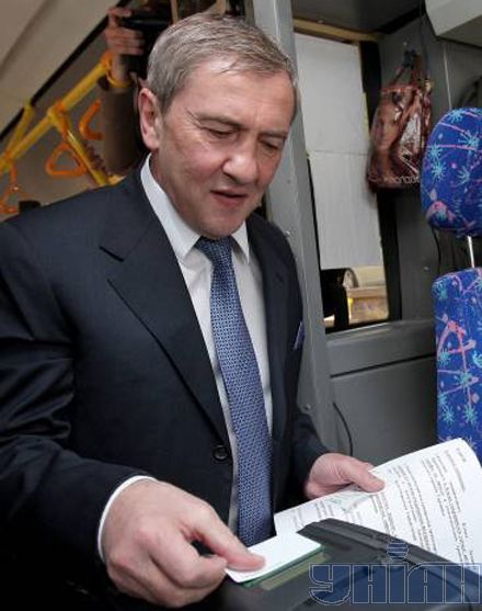 Черновецький випробував валідатор (фоторепортаж)