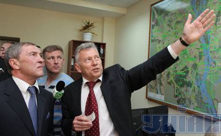 Черновецький випробував валідатор (фоторепортаж)