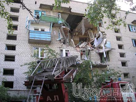 В Изюме взорвался пятиэтажный жилой дом: есть пострадавшие (фото)