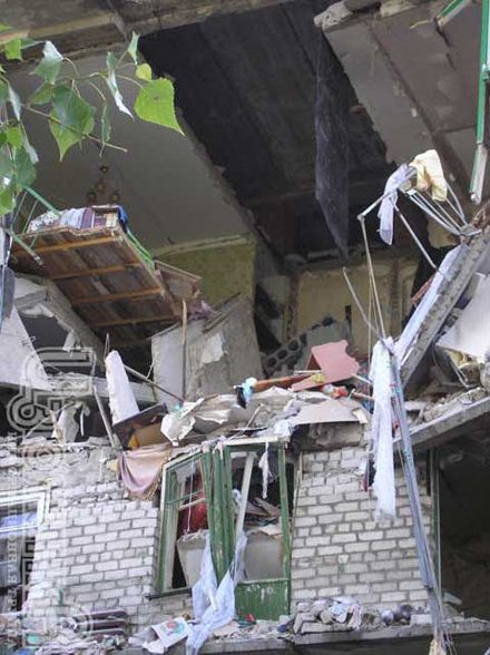 В Изюме взорвался пятиэтажный жилой дом: есть пострадавшие (фото)