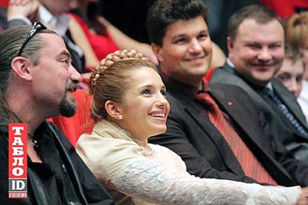 Евгения Тимошенко примерила мамину косу (фоторепортаж)