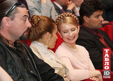 Евгения Тимошенко примерила мамину косу (фоторепортаж)