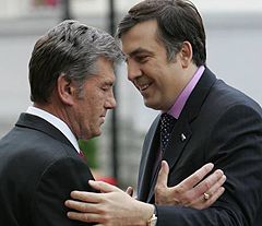 Віктор Ющенко і Михаїл Саакашвілі під час зустрічі. Київ, 23 травня 