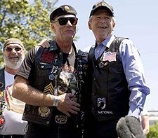 Джордж Буш стал почетным байкером