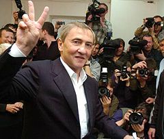 Леонид Черновецкий на избирательном участке в день внеочередных выборов мэра Киева. 25 мая