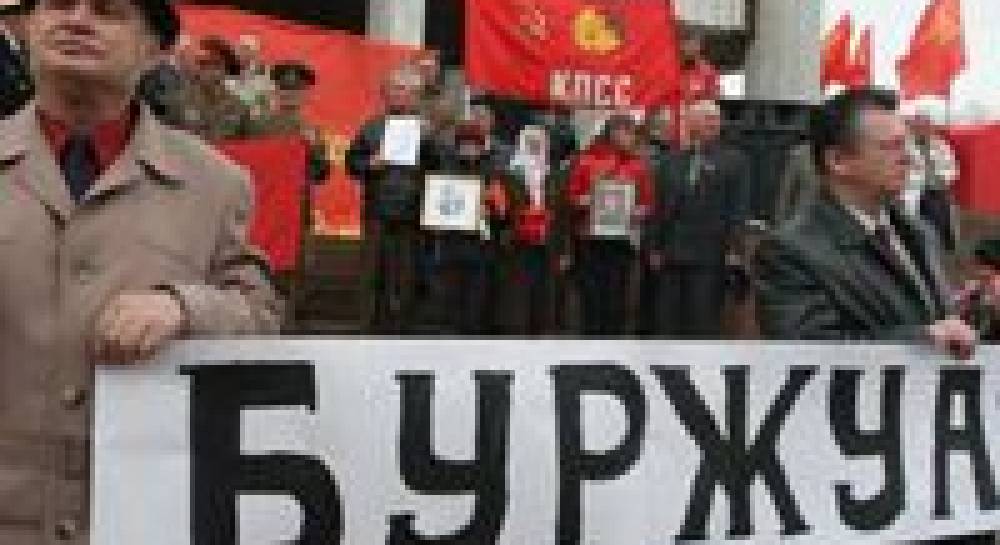 На Первомай коммунисты пригласили представителя страны НАТО