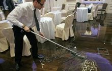 Место встречи экс-мэра Нью-Йорка с политиками в Киеве залито водой