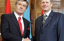 Harper sides with Ukraine over NATO bid