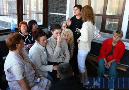 Из шахты им. Карла Маркса подняли еще 9 горняков (фоторепортаж)